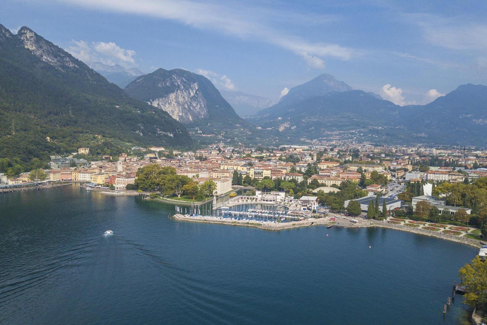 Balcone Sui Tigli Few Min From The Lake - Happy Rentals Riva del Garda Eksteriør bilde
